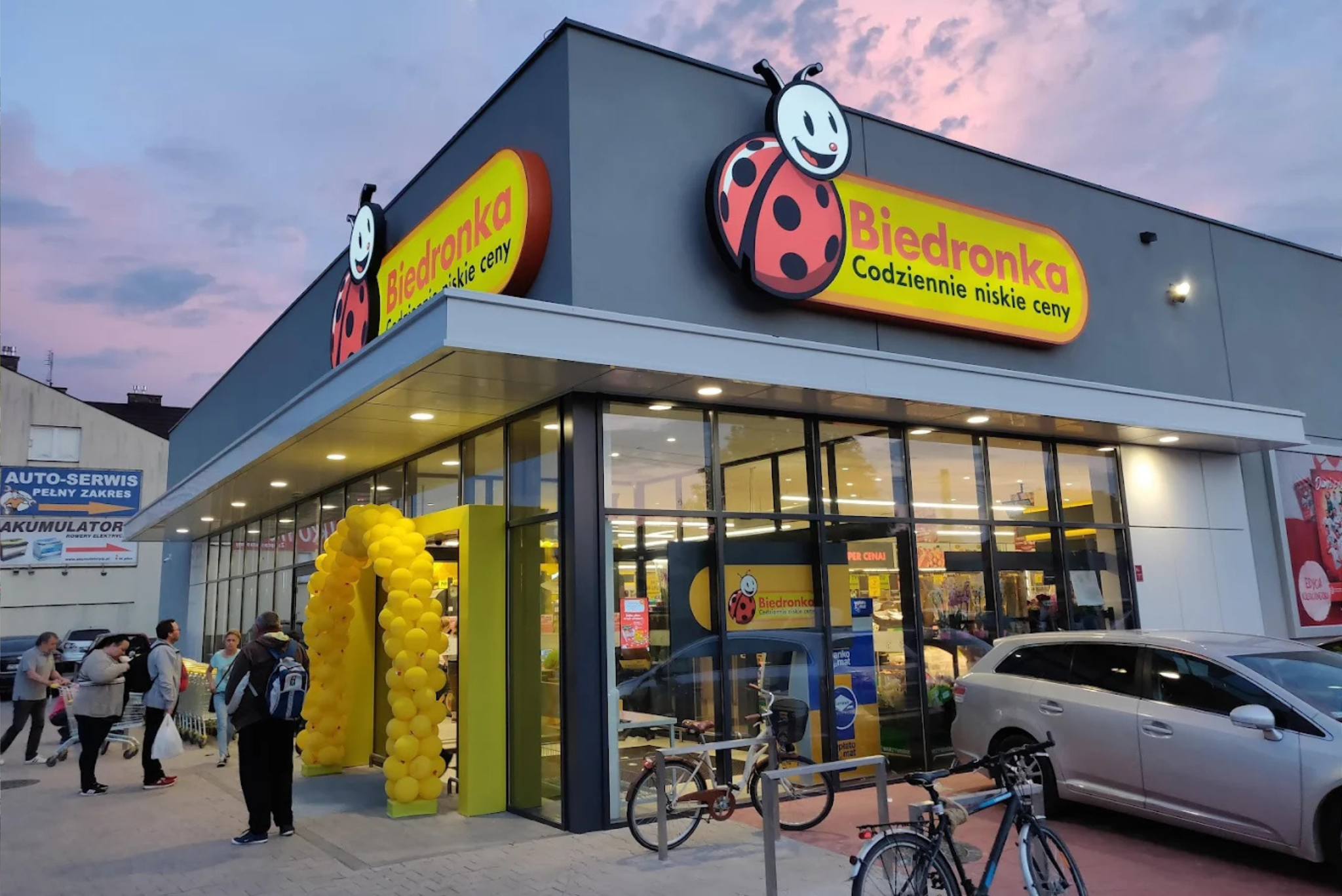 Biedronka przy ul. Garażowej 5 w Warszawie (Mokotów)